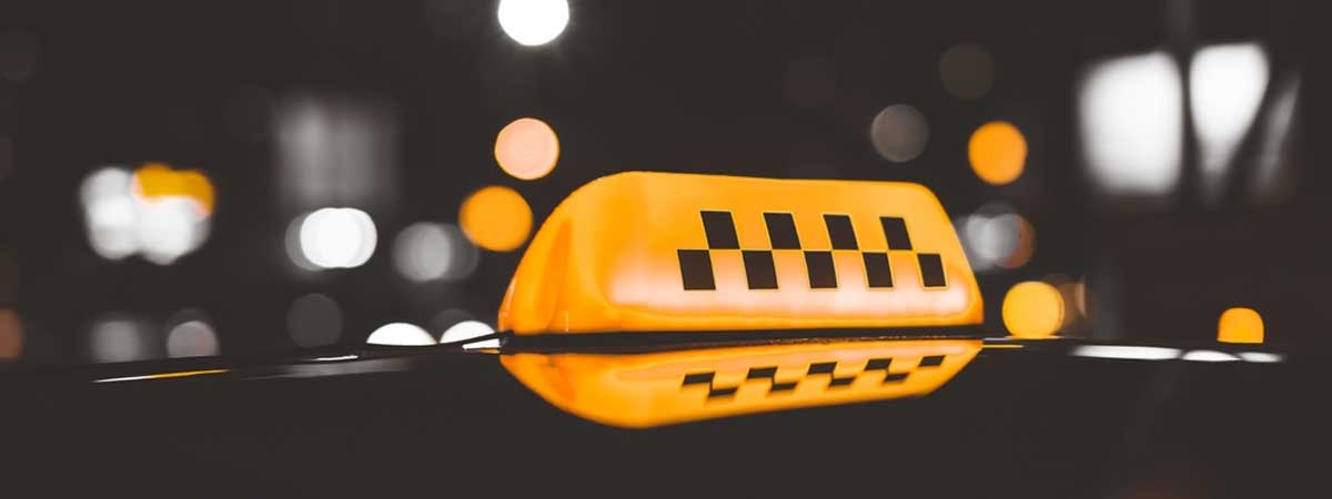 Vue de Clermont-Ferrand et du Puy-de-Dôme - Zone de service taxi